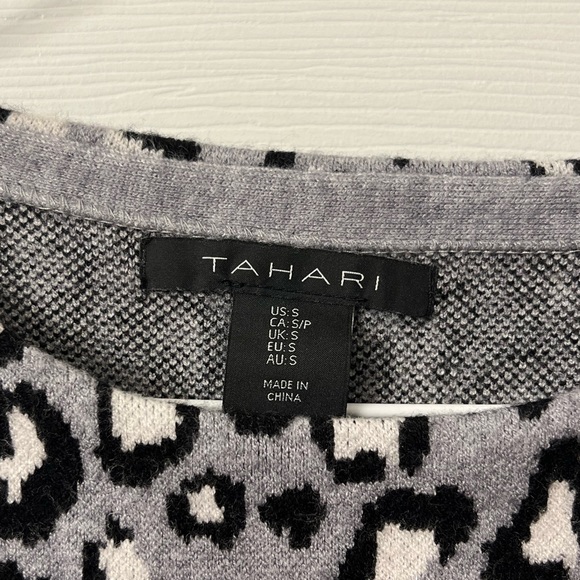 Women’s Tahari Size Small Gray, black, and white cheetah print sweater - Picture 3 of 6
